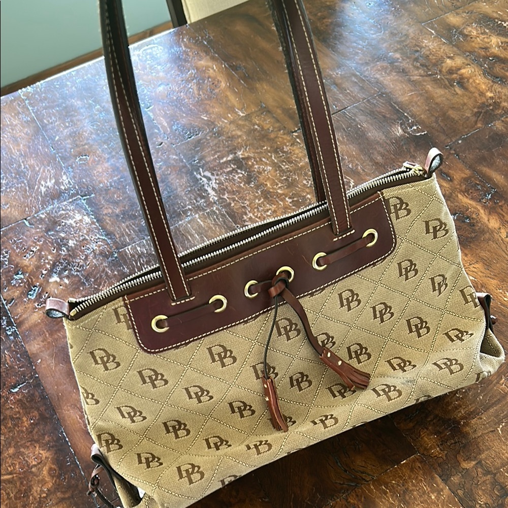Dooney & Bourke Women's purse